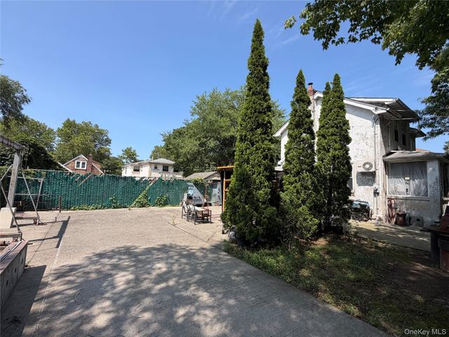 162-17 76th Road, Flushing, NY 11366