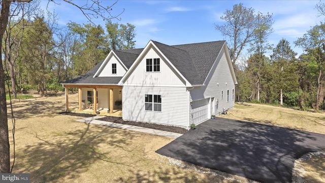 825 AVANTI DR, Bunker Hill, WV 25413