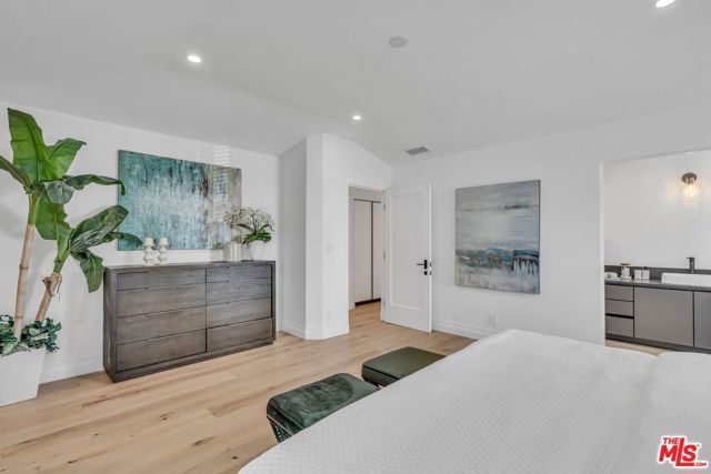 135 S Linden Drive, Beverly Hills, CA 90212