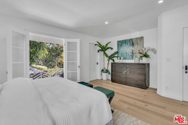 135 S Linden Drive, Beverly Hills, CA 90212