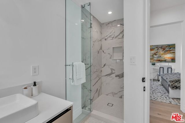 135 S Linden Drive, Beverly Hills, CA 90212