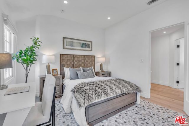 135 S Linden Drive, Beverly Hills, CA 90212