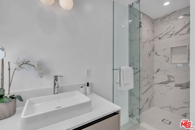 135 S Linden Drive, Beverly Hills, CA 90212