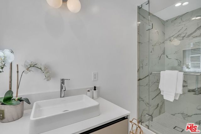 135 S Linden Drive, Beverly Hills, CA 90212