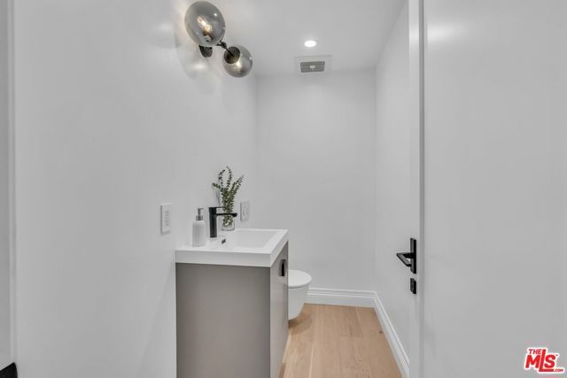 135 S Linden Drive, Beverly Hills, CA 90212