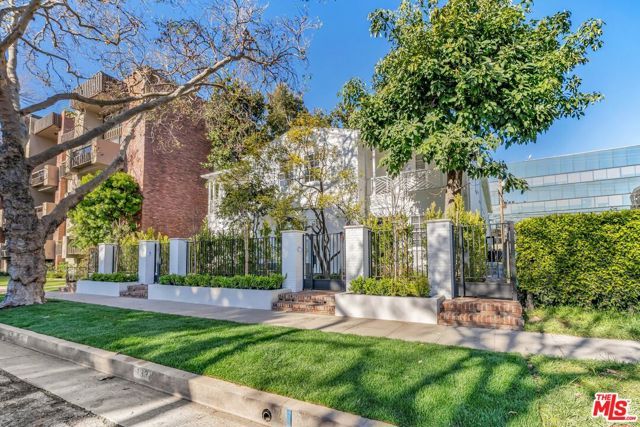 135 S Linden Drive, Beverly Hills, CA 90212