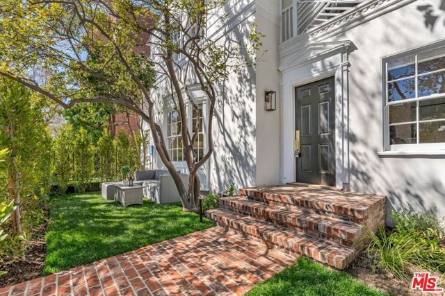 135 S Linden Drive, Beverly Hills, CA 90212