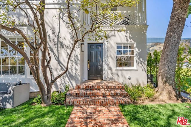 135 S Linden Drive, Beverly Hills, CA 90212