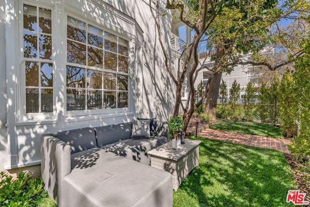 135 S Linden Drive, Beverly Hills, CA 90212