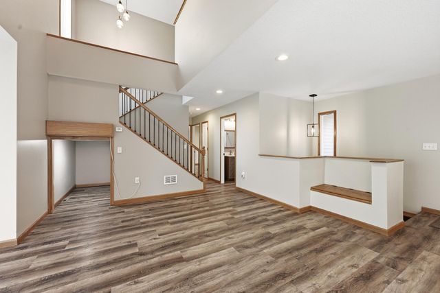 71 B Street, Saint Paul, MN 55106