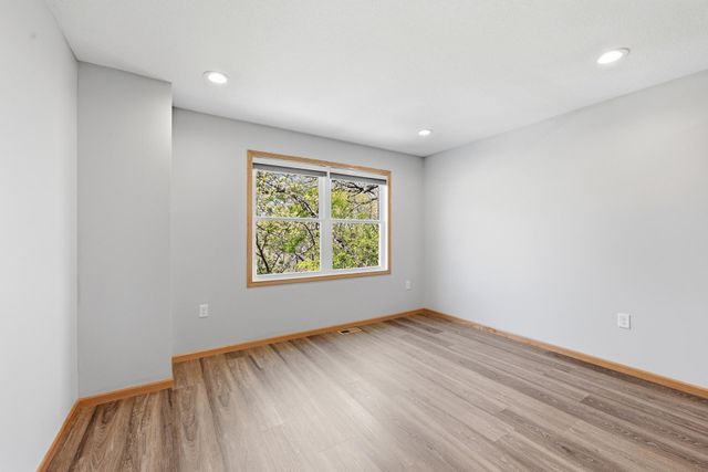 71 B Street, Saint Paul, MN 55106
