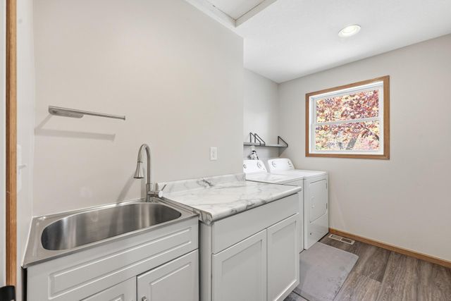 71 B Street, Saint Paul, MN 55106