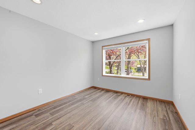 71 B Street, Saint Paul, MN 55106