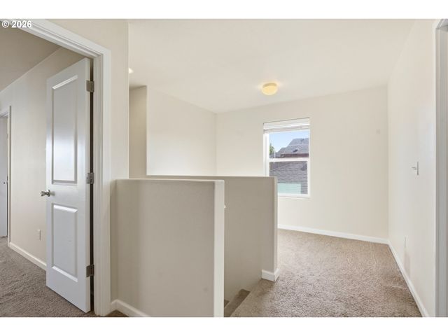 904 BEAR CREEK Dr, Molalla, OR 97038