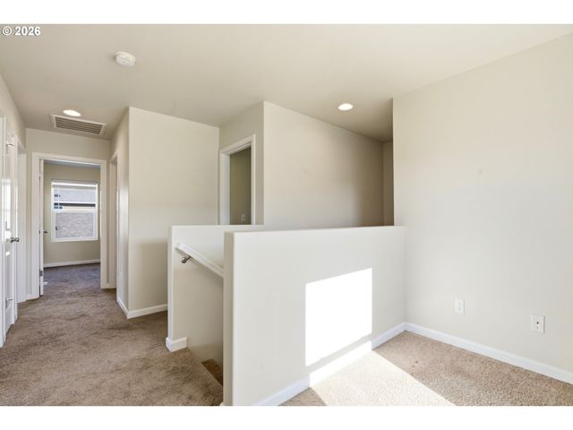904 BEAR CREEK Dr, Molalla, OR 97038