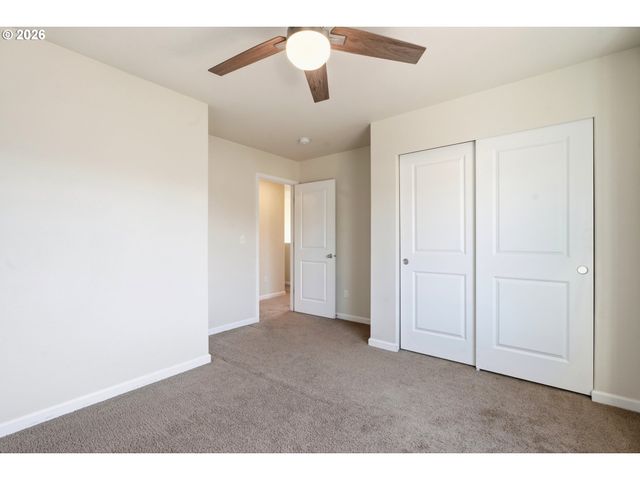 904 BEAR CREEK Dr, Molalla, OR 97038
