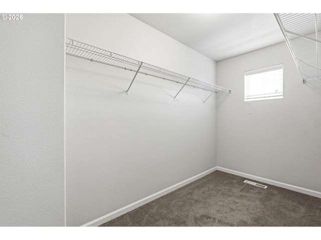 904 BEAR CREEK Dr, Molalla, OR 97038