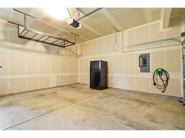 904 BEAR CREEK Dr, Molalla, OR 97038