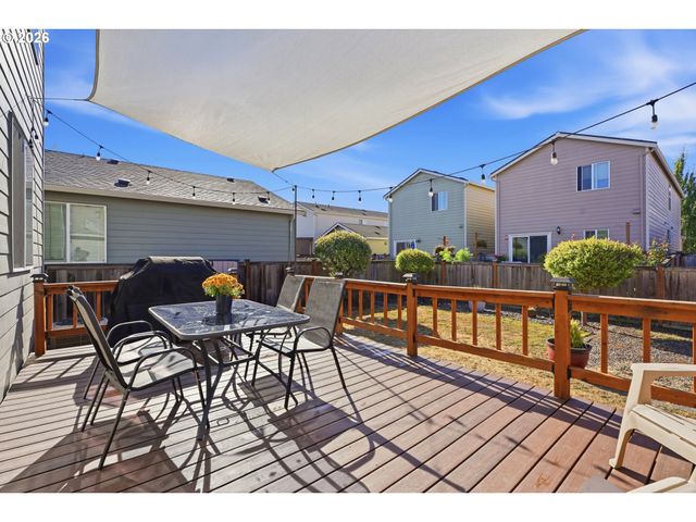 904 BEAR CREEK Dr, Molalla, OR 97038