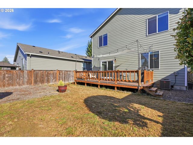 904 BEAR CREEK Dr, Molalla, OR 97038