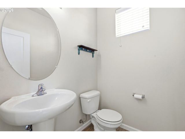 904 BEAR CREEK Dr, Molalla, OR 97038