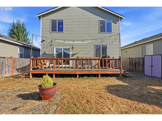 904 BEAR CREEK Dr, Molalla, OR 97038