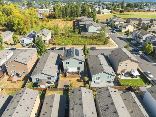 904 BEAR CREEK Dr, Molalla, OR 97038