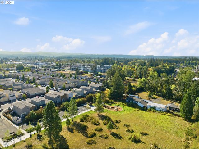 904 BEAR CREEK Dr, Molalla, OR 97038