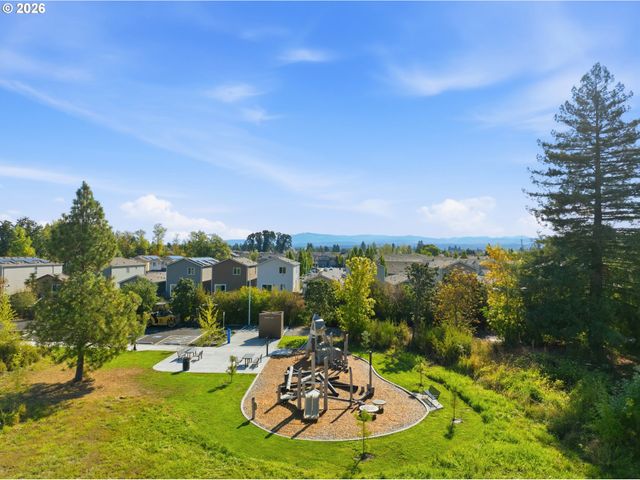 904 BEAR CREEK Dr, Molalla, OR 97038