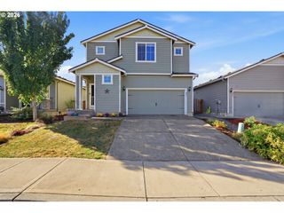 904 BEAR CREEK Dr, Molalla, OR 97038