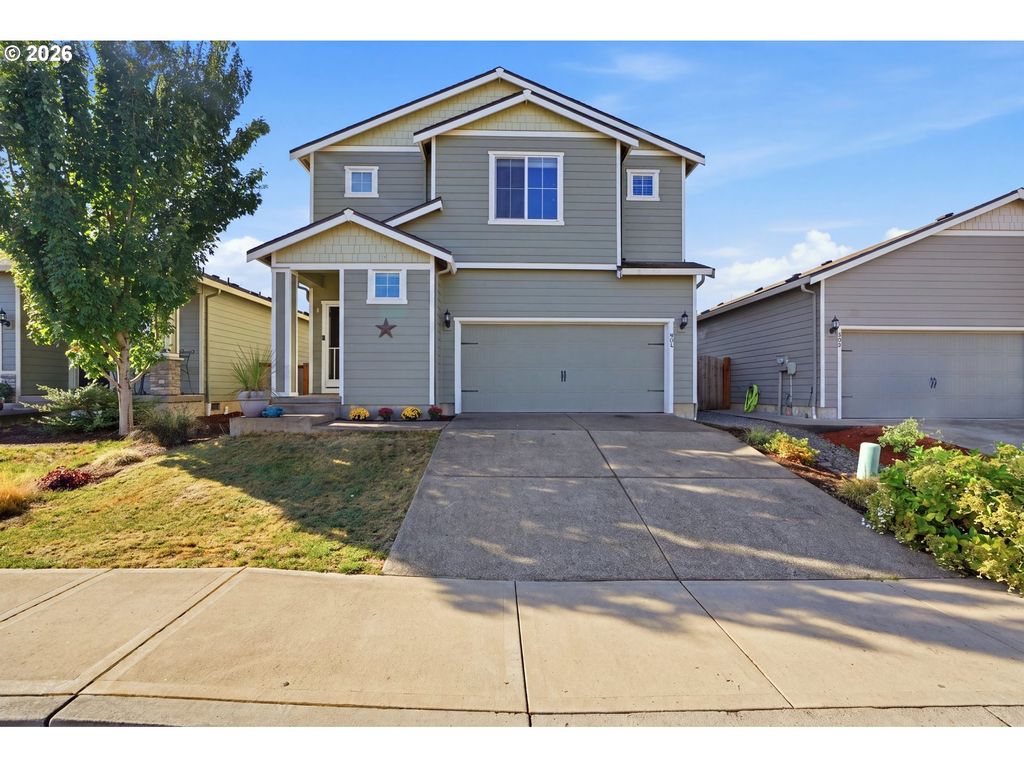 904 BEAR CREEK Dr, Molalla, OR 97038
