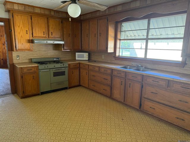 58425 Canal St, Plaquemine, LA 70764