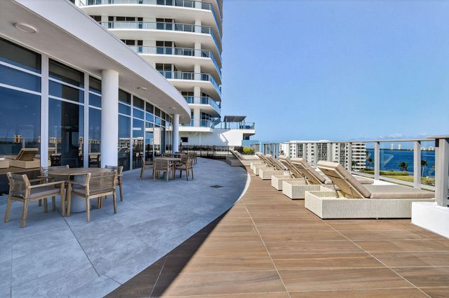 220 Lake Shore Drive 715, Lake Park, FL 33403
