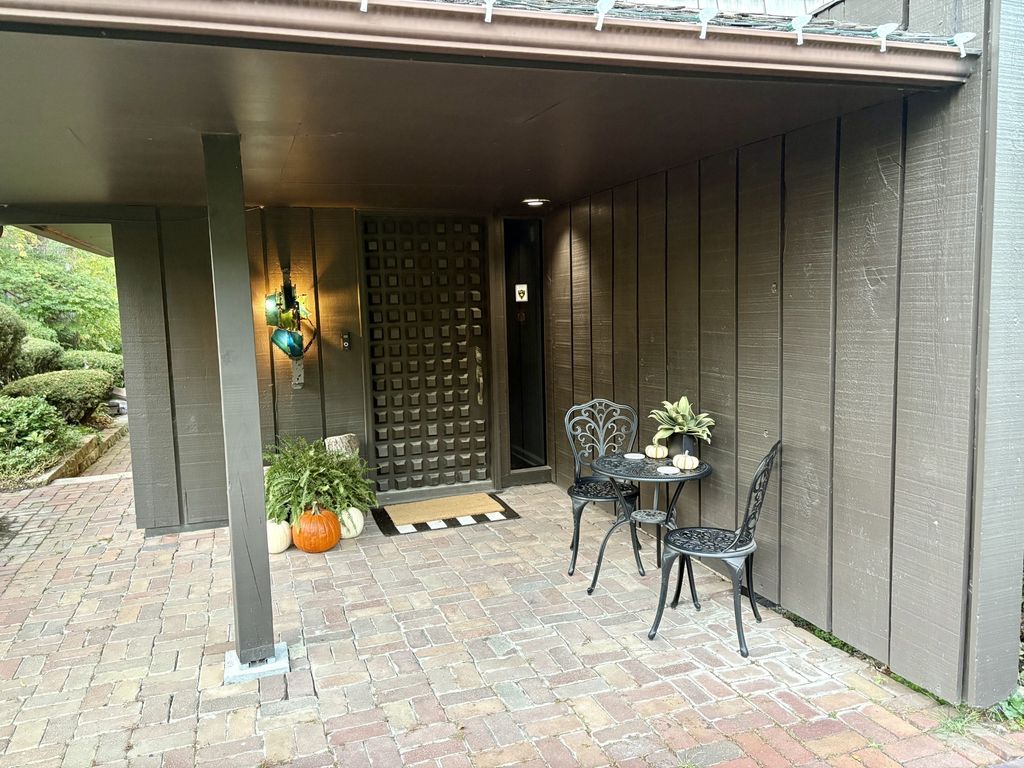 3225 Terrace Drive, Des Moines, IA 50312