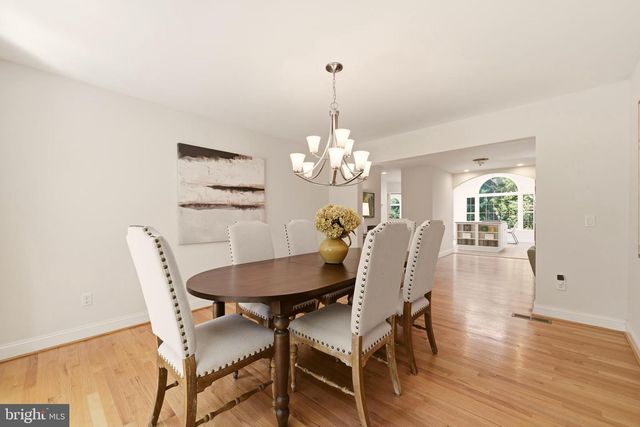 3211 FARMINGTON DR, Chevy Chase, MD 20815
