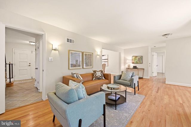 3211 FARMINGTON DR, Chevy Chase, MD 20815