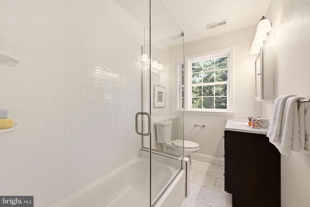 3211 FARMINGTON DR, Chevy Chase, MD 20815