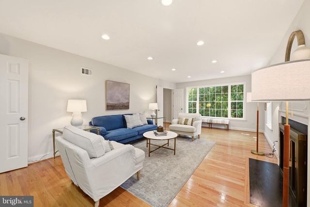 3211 FARMINGTON DR, Chevy Chase, MD 20815