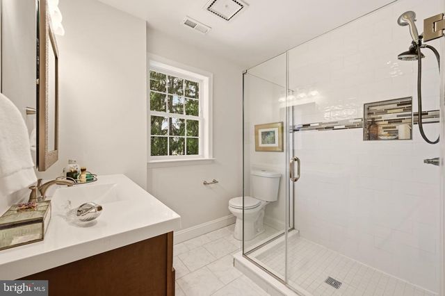 3211 FARMINGTON DR, Chevy Chase, MD 20815