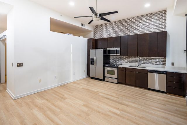 507 Sabine ST 404, Austin, TX 78701