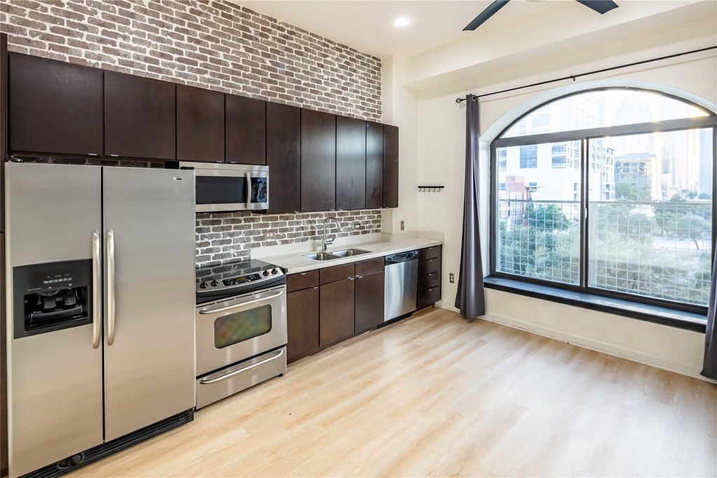 507 Sabine ST 404, Austin, TX 78701
