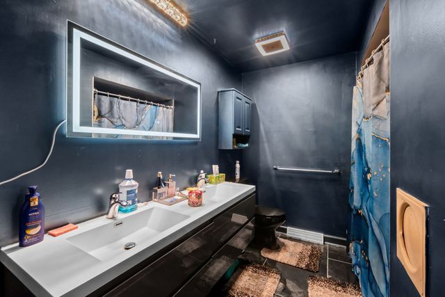 18443 DE JONG Lane, Lansing, IL 60438