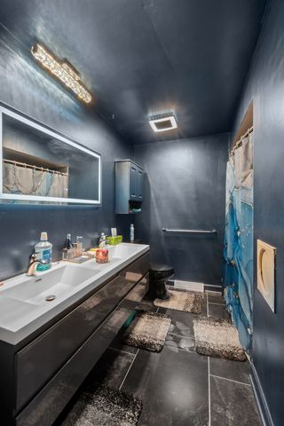 18443 DE JONG Lane, Lansing, IL 60438