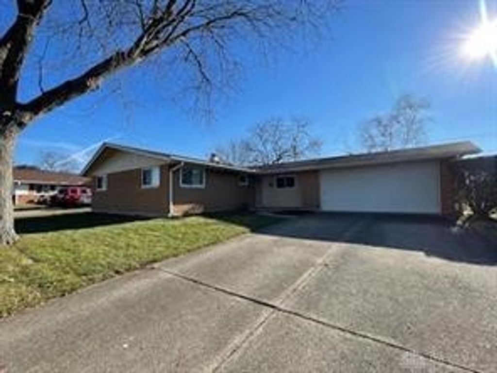 1068 Landsdale Drive, Fairborn, OH 45324