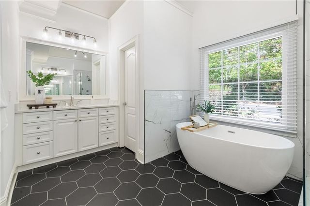 2045 River Falls Drive, Roswell, GA 30076