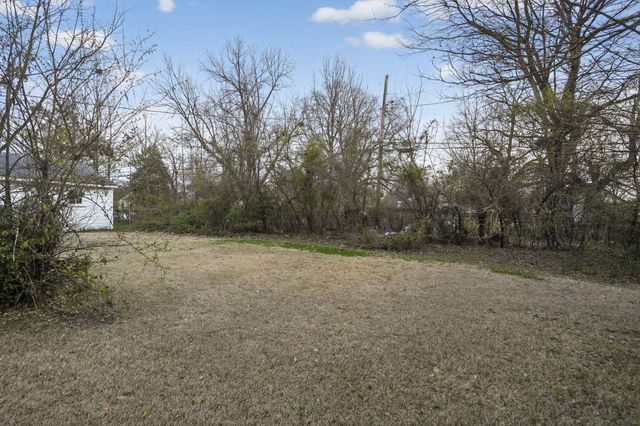 61 E FERNWOOD AVE, Memphis, TN 38109