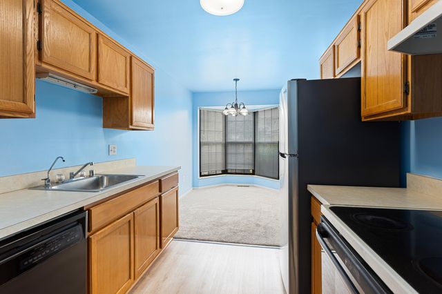 31008 Country Bluff, Farmington Hills, MI 48331