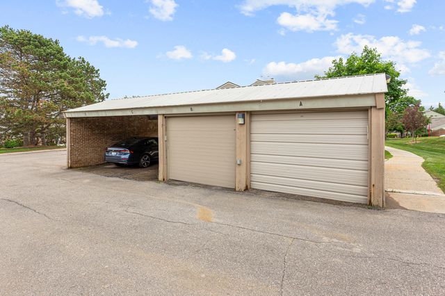 31008 Country Bluff, Farmington Hills, MI 48331