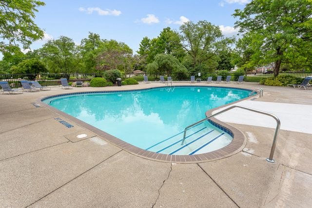 31008 Country Bluff, Farmington Hills, MI 48331