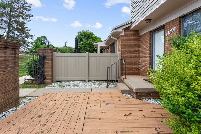 31008 Country Bluff, Farmington Hills, MI 48331